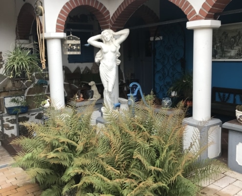 Skultptur im Arkaden Innenhof - Arcade courtyard